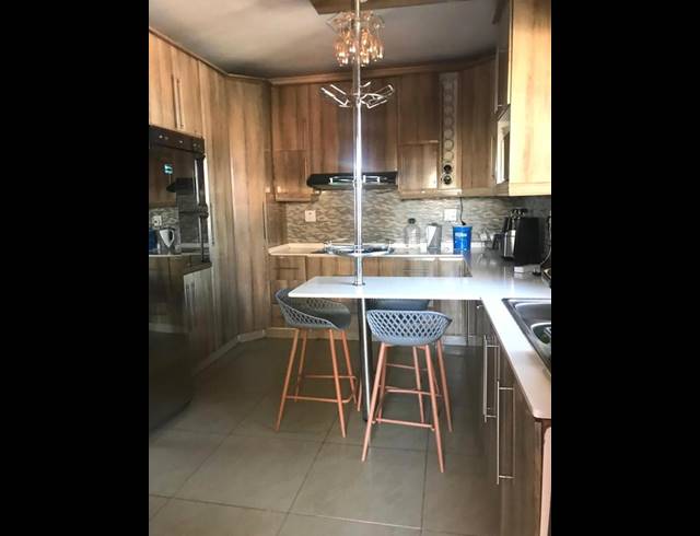 4 BEDROOM HOUSE FOR SALE IN NEWTOWN A